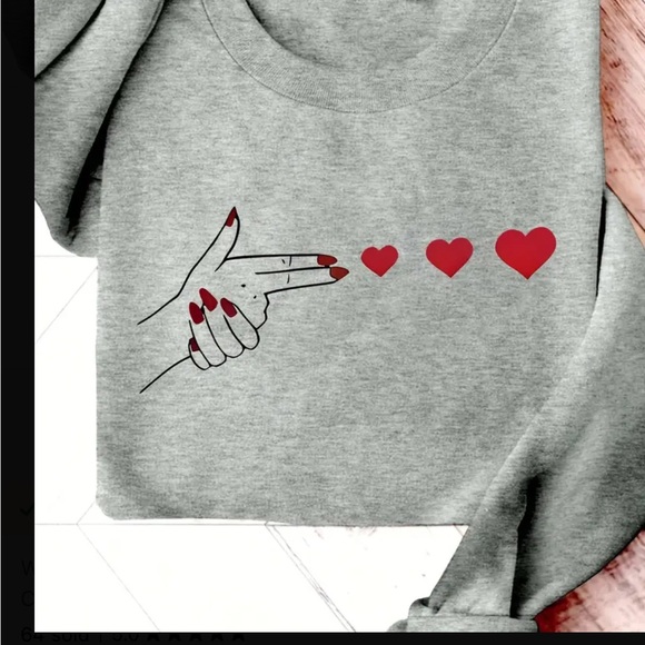Gray Heart Graphic sweatshirt - Picture 2 of 7